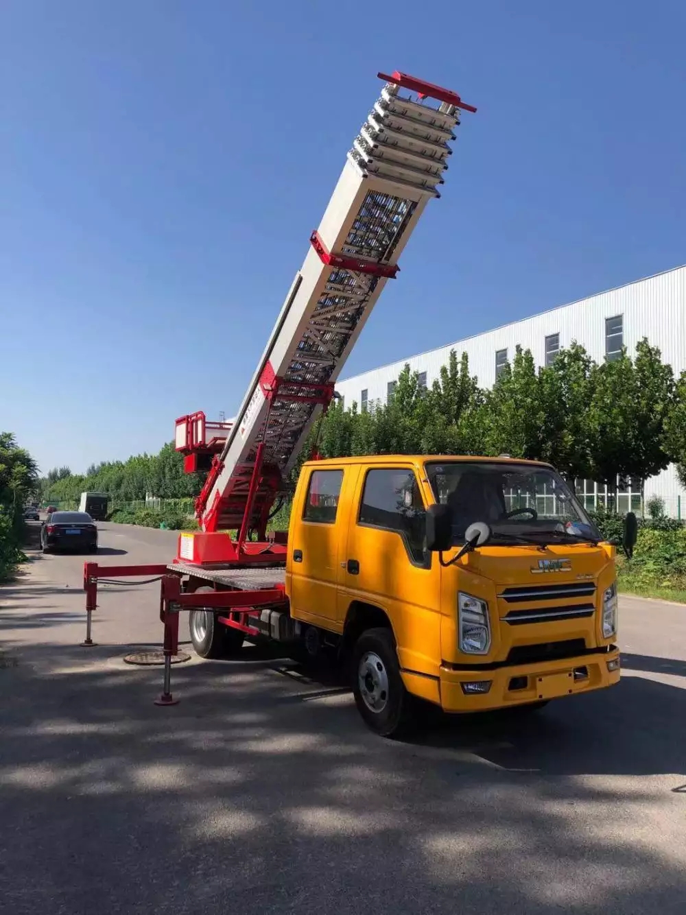 漳州附近的云梯车出租服务：轻松解决高空作业需求