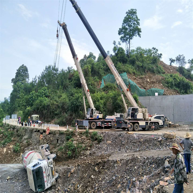 漳州汽车掉沟里叫吊车救援要多少钱